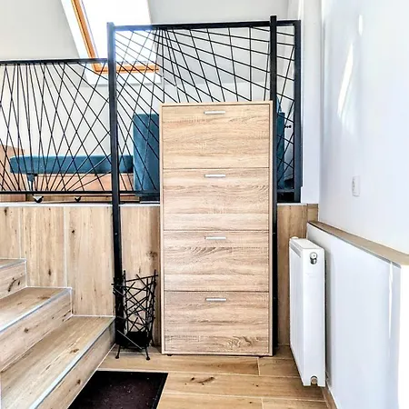 Spacious & Attractive 600m-7minuta Hoda Od Centra, Mogucnost Za Parking-apartmani-nsmilos Apartamento *